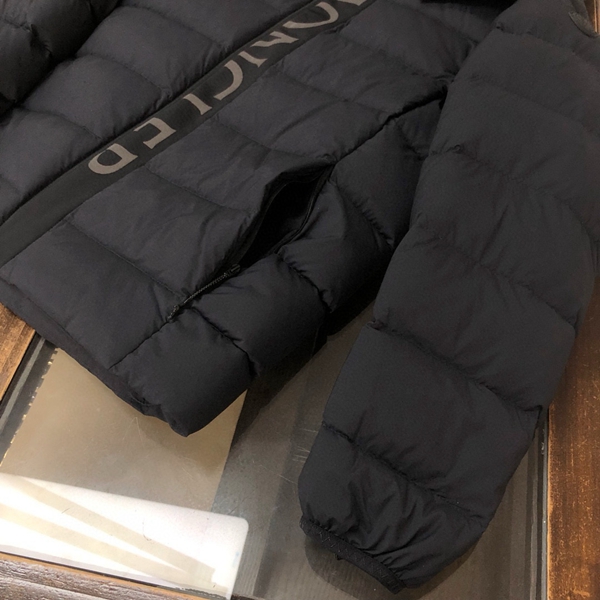 ハイクオリティダウンジャケット素材ディテール